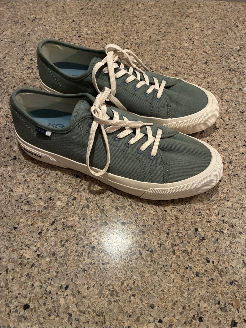 Men’s 11 SeaChange LTT by Seavees in Sage Seaweed Fiber. Like New